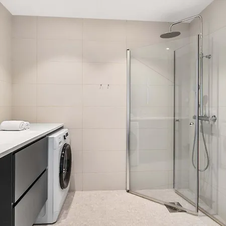 Dinbnb L Luxury I Two Balconies I New Build I Pets Welcome *